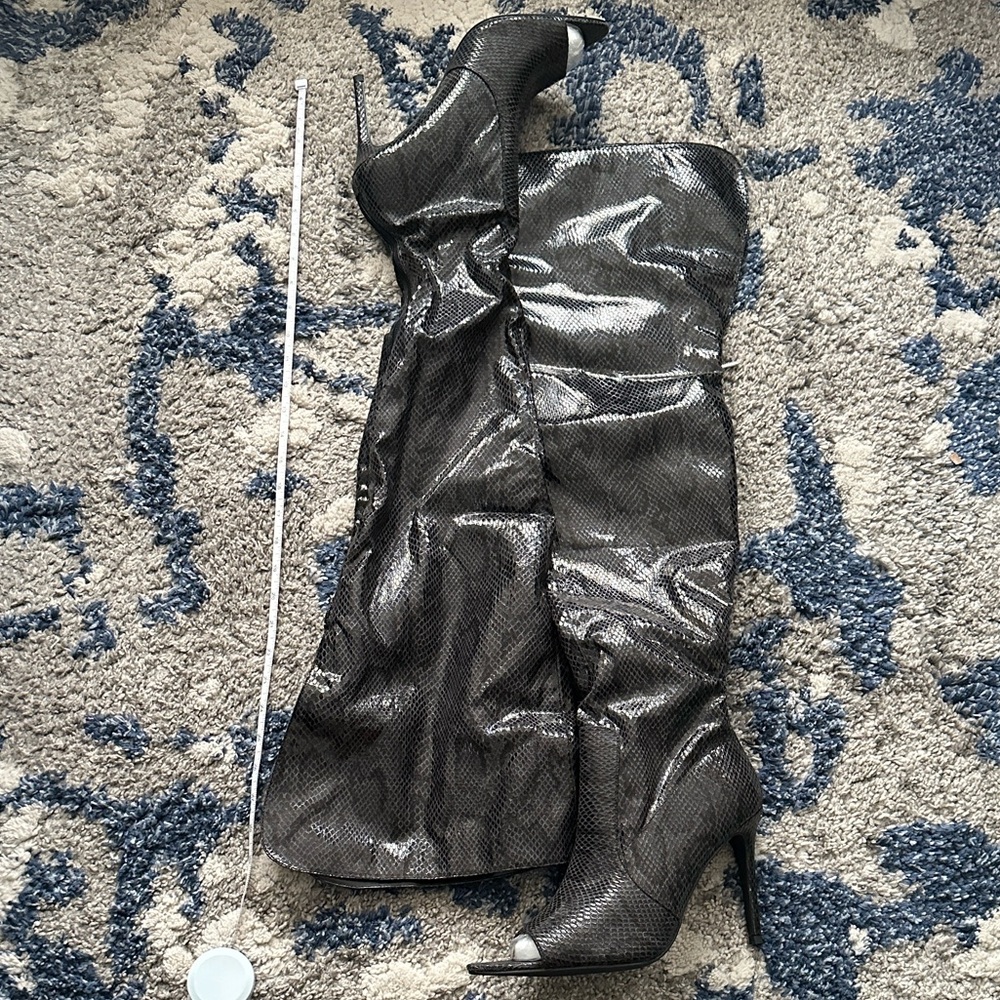 Women's Shiny Black Knee-High Boots NWOB